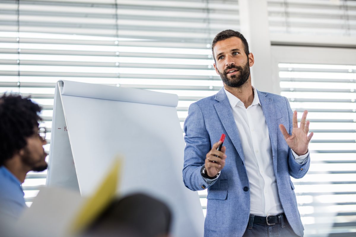 relocation coach helping moving employee