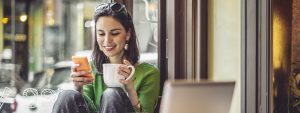 young business woman working in coffee shop.